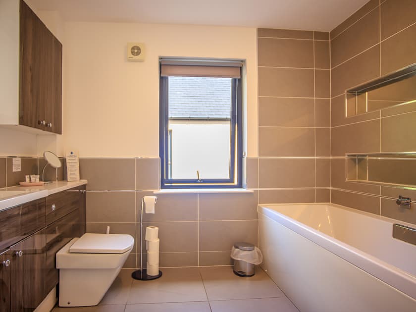 Family bathroom | Locholly Lodge, Achiltibuie near Ullapool