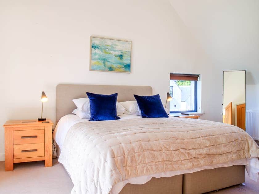 Attractive double bedroom | Stac Polly Lodge, Achiltibuie near Ullapool