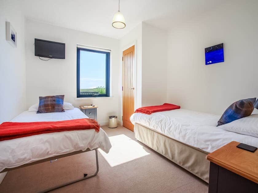Twin bedroom | Stac Polly Lodge, Achiltibuie near Ullapool