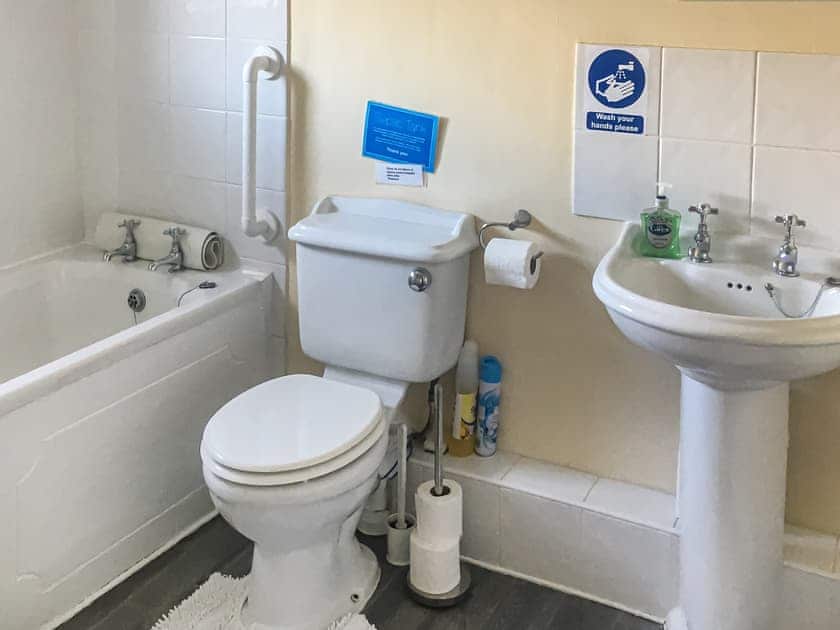 Family bathroom | Harbour Cottage, Haverigg, near Millom