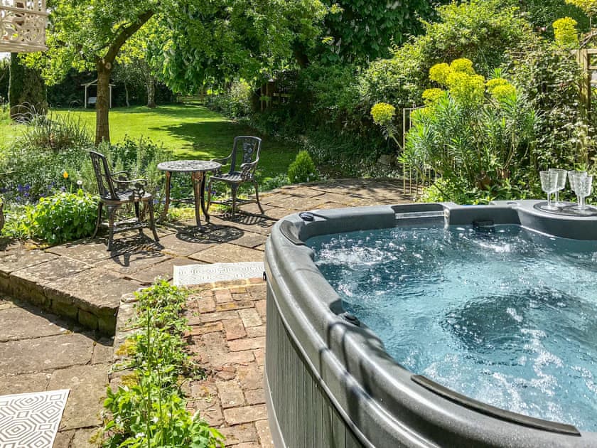 Hot tub | The West Wing at The Manor House - White Birch Manor Getaways, Awre, near Westbury-on-Severn
