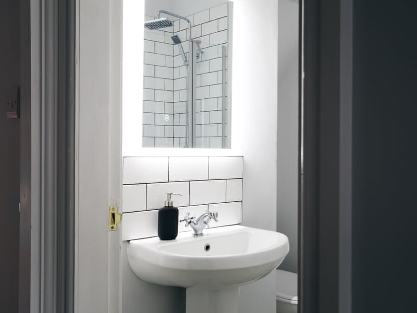 Bathroom | Basin Cottage - Basin Retreats, Whaley Bridge