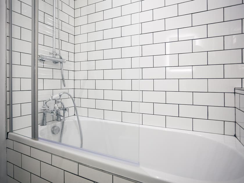 Bathroom | Basin Cottage - Basin Retreats, Whaley Bridge