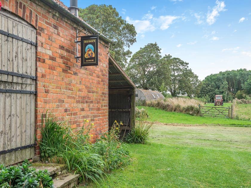 Idle Dick’s Bar and Games Room  | Peaceful Farmhouse - Mossop Farm Cottages, Marshchapel, near Louth