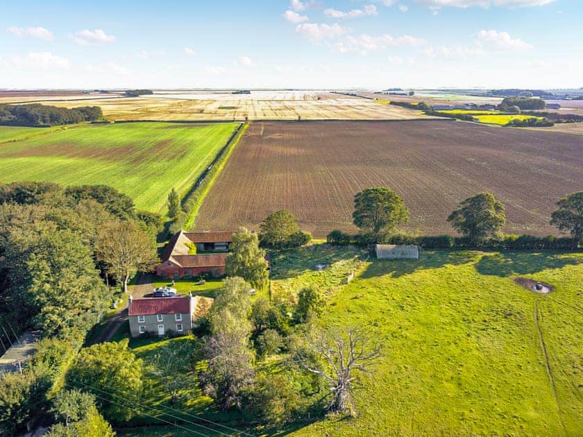 Surrounded by fields  | Peaceful Farmhouse - Mossop Farm Cottages, Marshchapel, near Louth