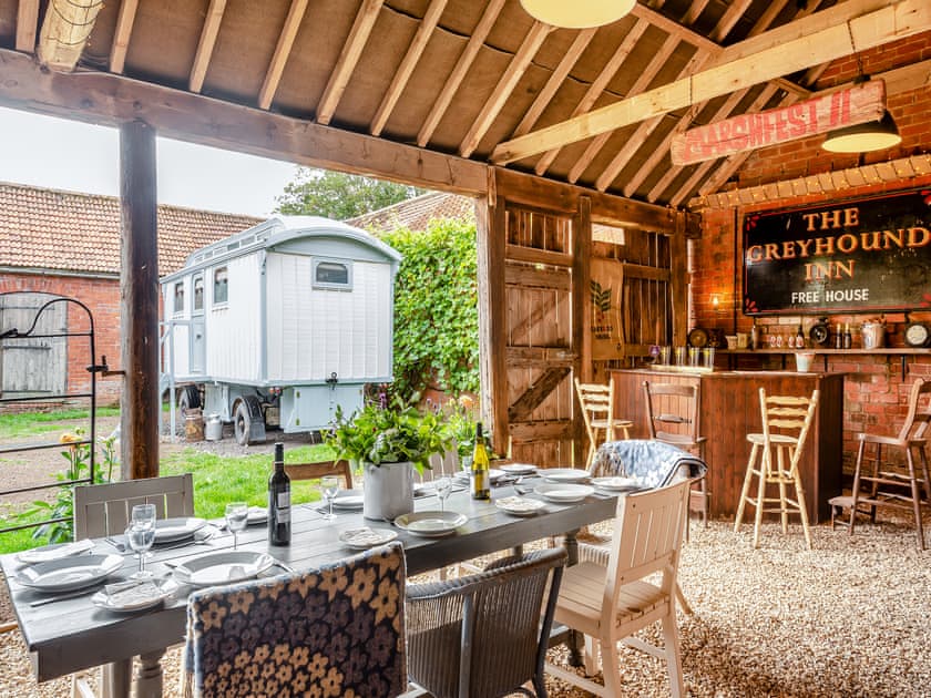 Undercover dining area and bar  | Peaceful Travelers Rest - Mossop Farm Cottages, Marshchapel, near Louth