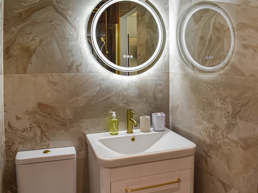 Bathroom | Swiss Cottage, Lancaster