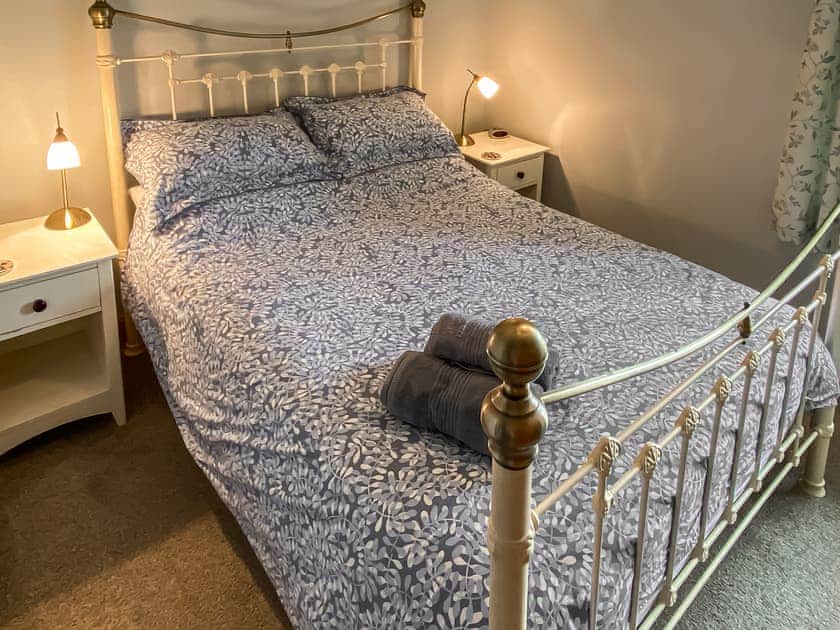 Comfortable traditional brass bed | Ruby Cottage, Longnor near Buxton