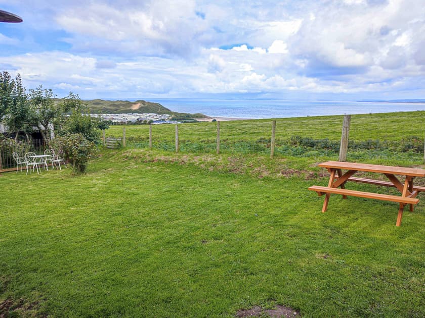 Sitting-out-area | Ceiliog Bach, Llangennith, near Swansea
