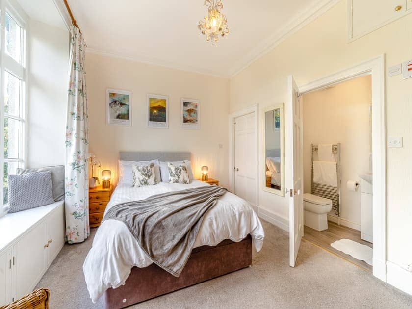 Master bedroom with en-suite  | Crag View, Ambleside