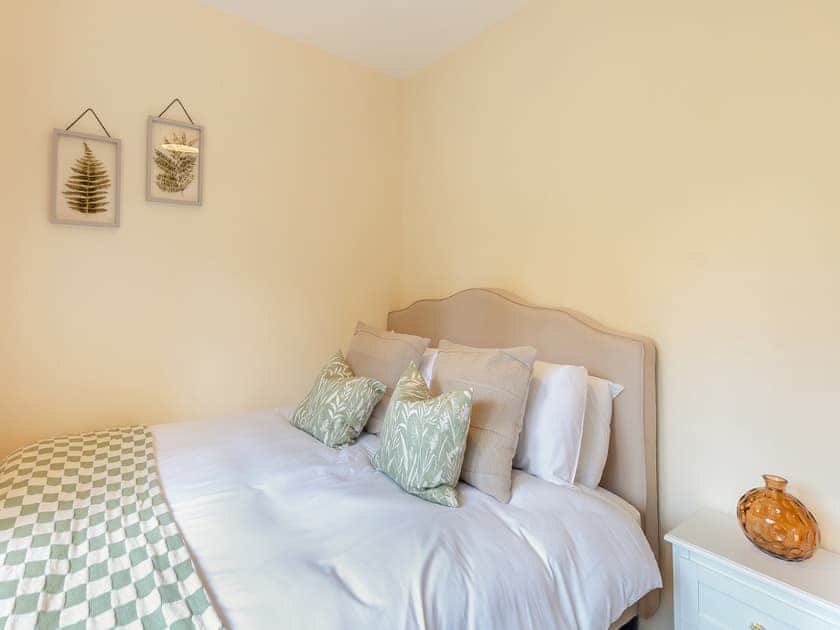 Double bedroom | Strawberry Field - Norwood Park, All Nottinghamshire