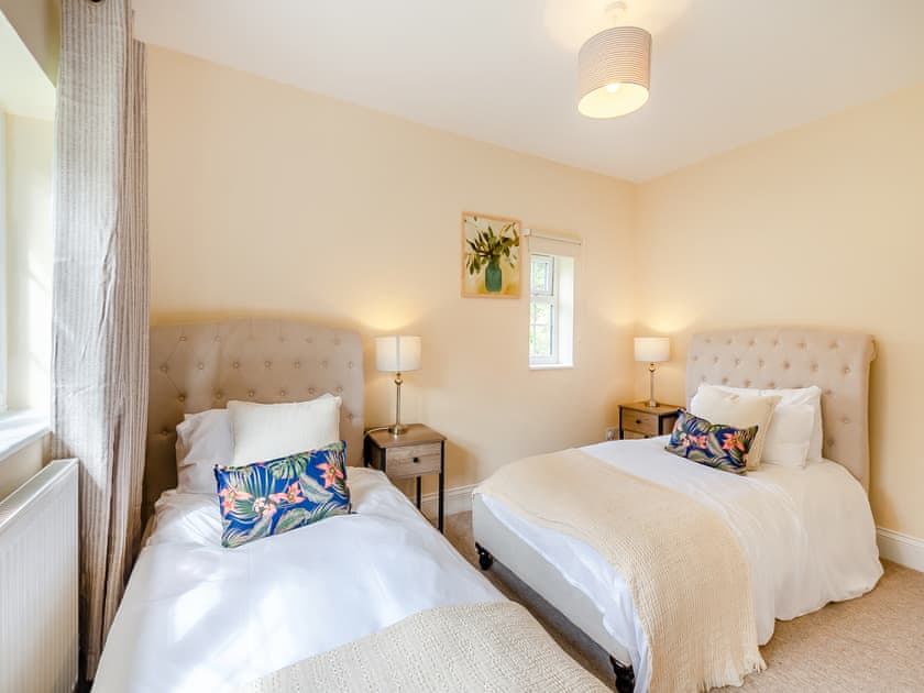 Twin bedroom | Strawberry Field - Norwood Park, All Nottinghamshire