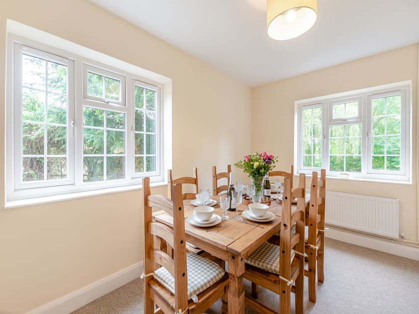 Dining room | Apple Orchard - Norwood Park, All Nottinghamshire