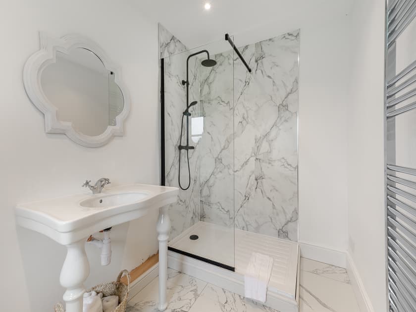 Bathroom | The Farmhouse - Norwood Park, All Nottinghamshire