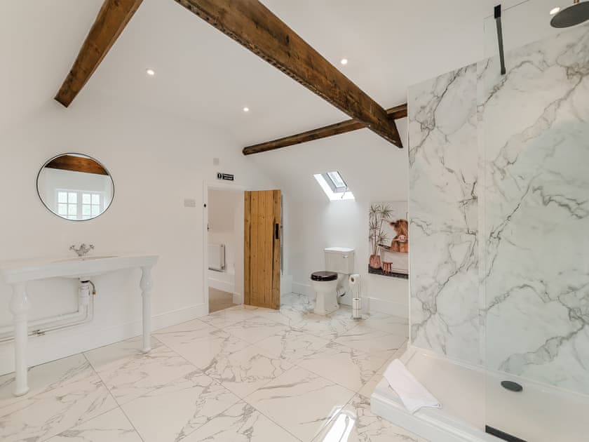 Bathroom | The Farmhouse - Norwood Park, All Nottinghamshire