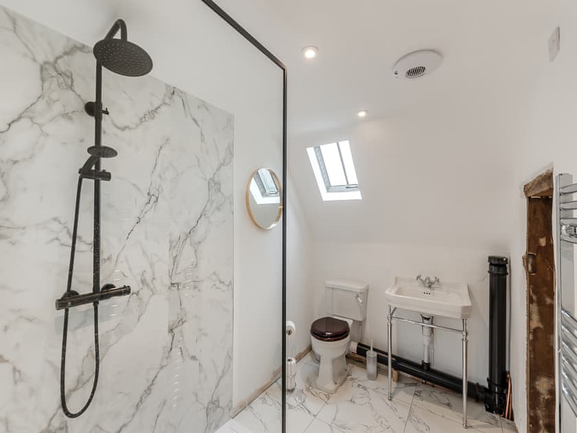 Bathroom | The Farmhouse - Norwood Park, All Nottinghamshire