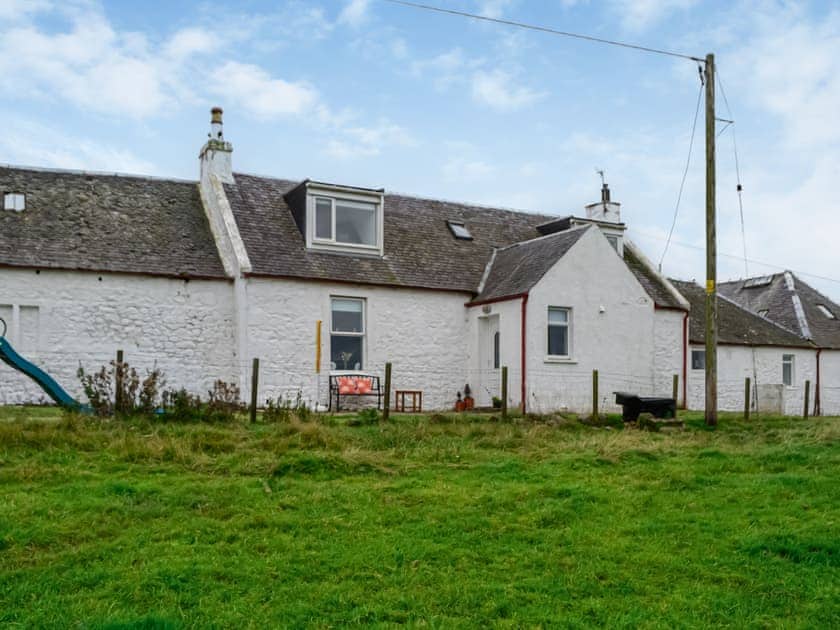 Exterior | Muirston Farmhouse - Farmhouse Holidays, Cumnock