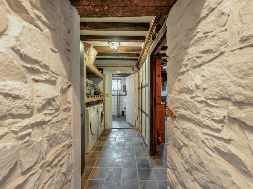 Hallway | Ynywsen Dairy Flat, Nantgaredig