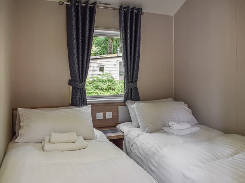 Twin bedroom | Oaks Retreat, Prenteg, near Porthmadog