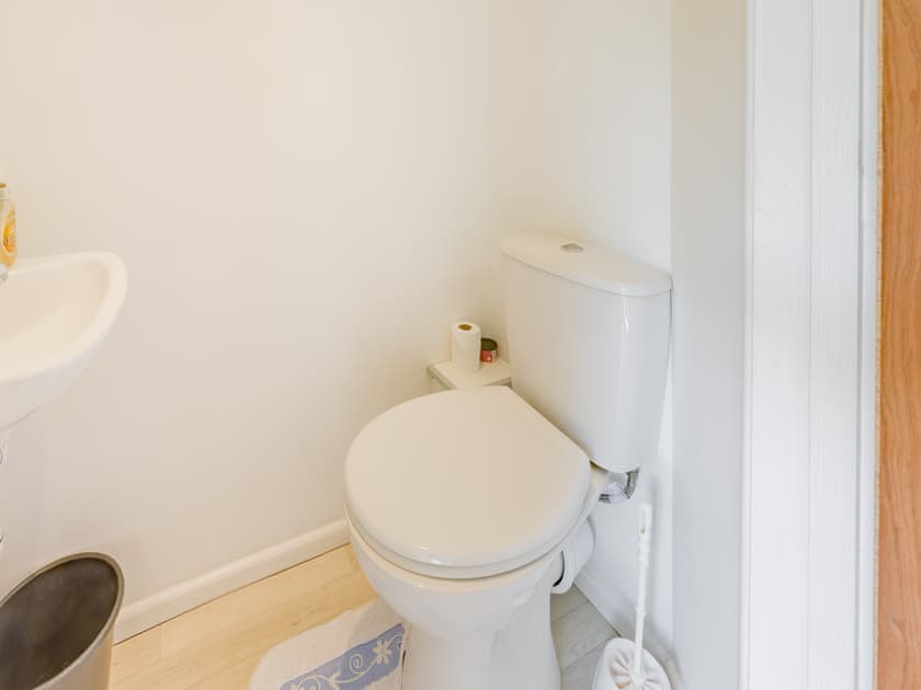 Bathroom | Keeper’s Wood - At Berridon Lodges, Bradworthy, near Holsworthy