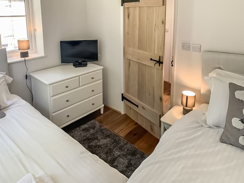 Twin bedroom | The Old School, Kettlewell