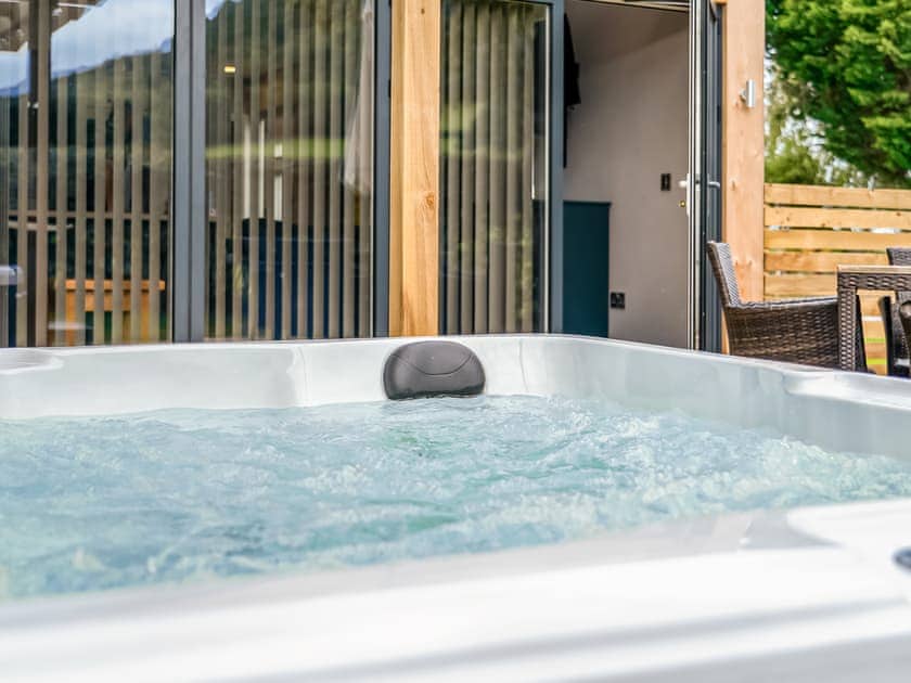 Hot tub | Cuckoo Lodge - Merbach Hill View Holidays, Clifford