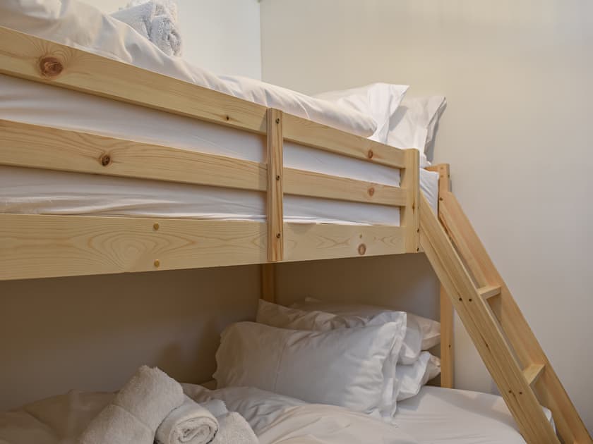 Bunk bedroom | The Salt Box, Dartmouth