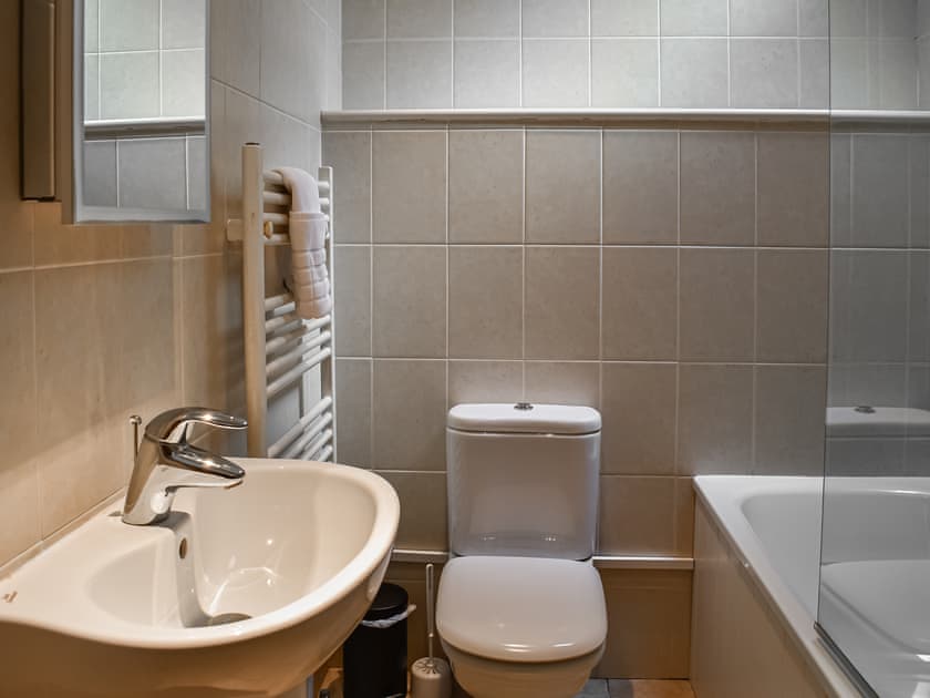 Bathroom | The Salt Box, Dartmouth