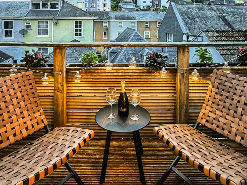 Sitting-out-area | The Salt Box, Dartmouth