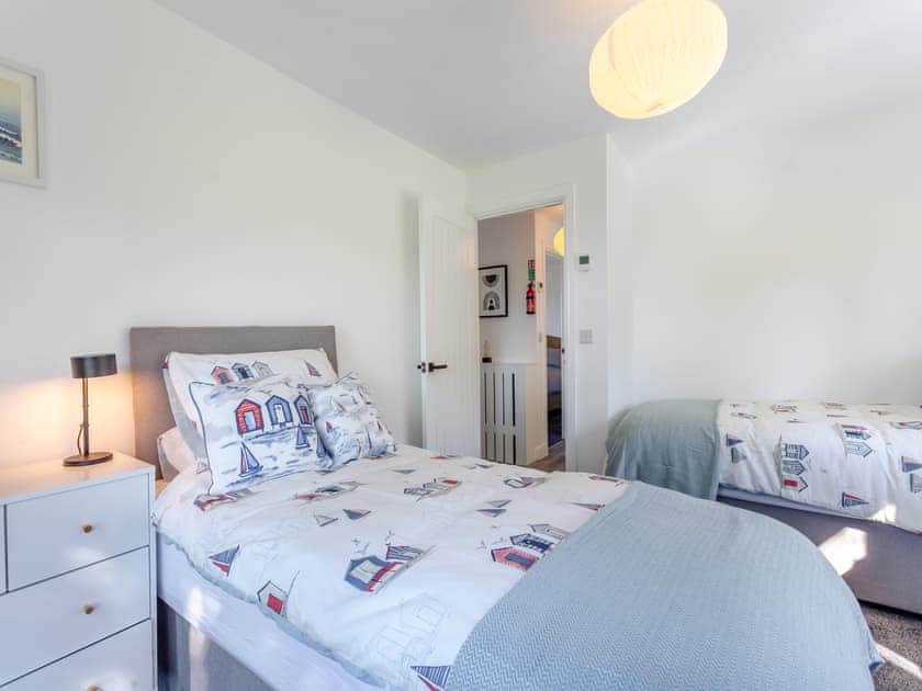 Twin bedroom | Willow House, Kewstoke, near Weston-super-Mare