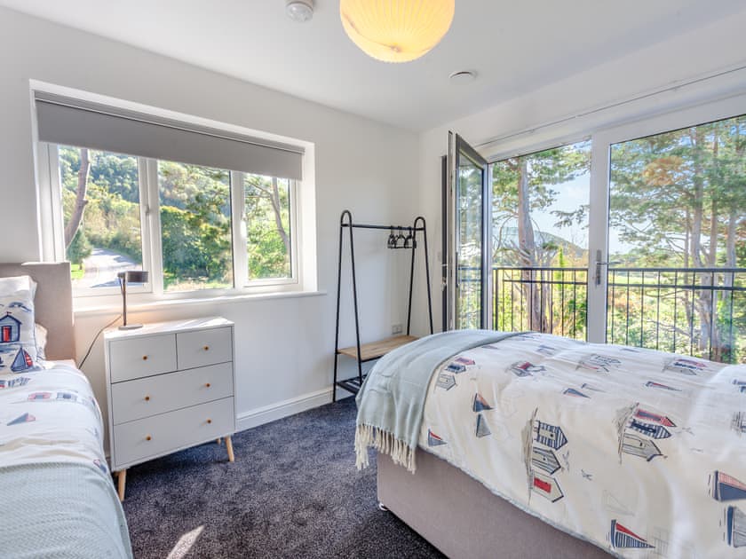 Twin bedroom | Willow House, Kewstoke, near Weston-super-Mare