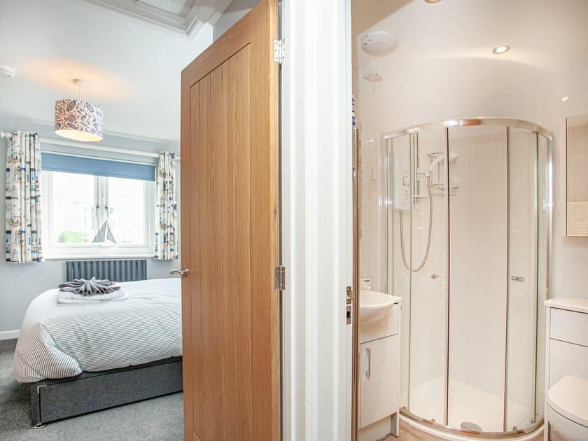 Shower room | 6 Camelside, Wadebridge