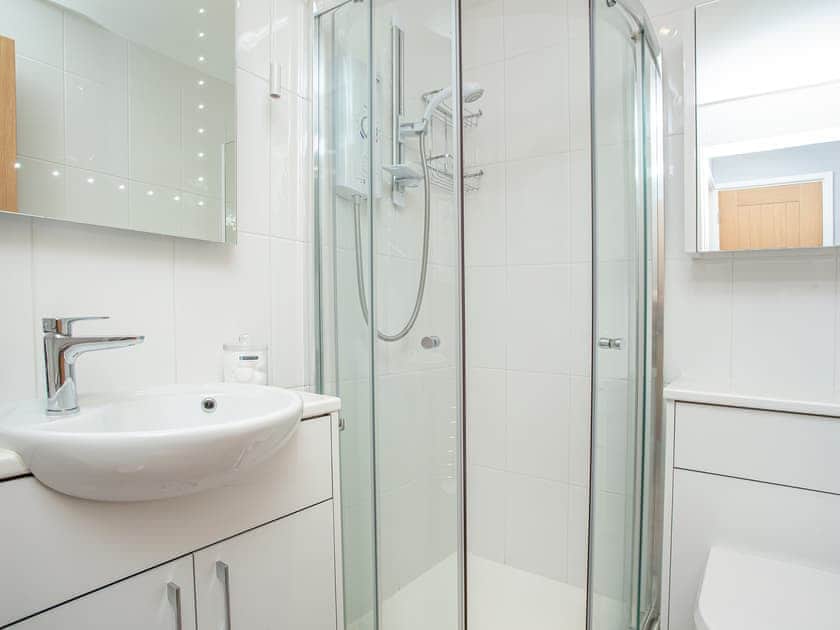 Shower room | 6 Camelside, Wadebridge