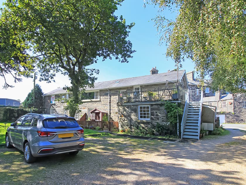 Exterior | Treetops Flat, Porthmadog