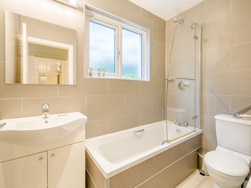 Bathroom | Burnside West Cottage - Rufflets, St Andrews