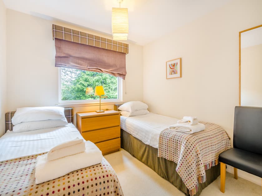 Twin bedroom | Burnside East Cottage - Rufflets, St Andrews