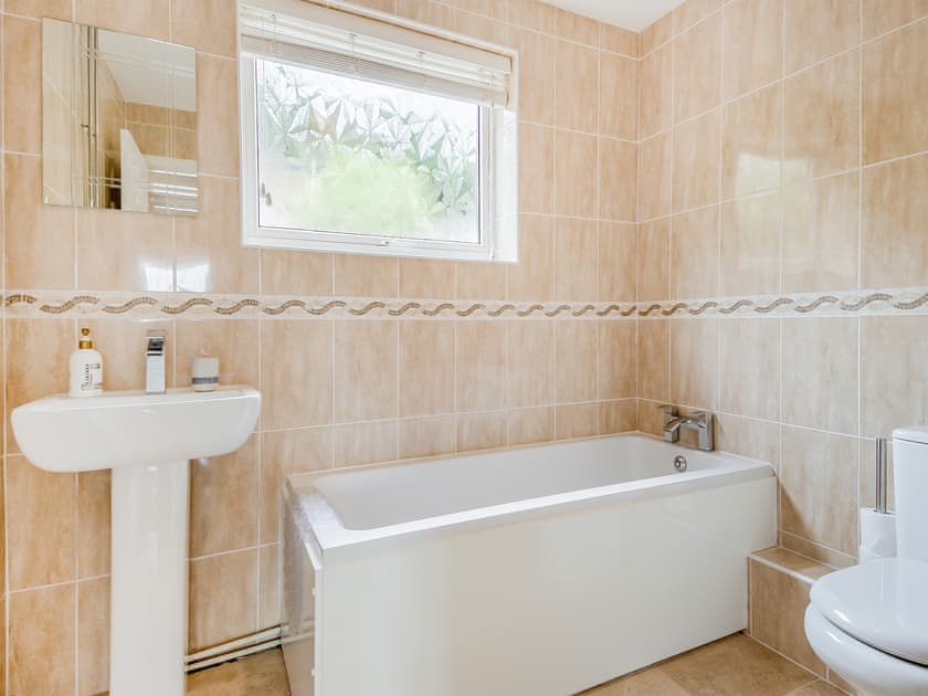 Bathroom | Yare Cottage, Reedham