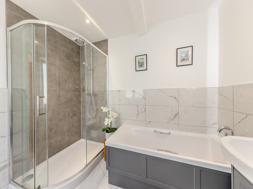 Shower room | Penrhiw, Borth