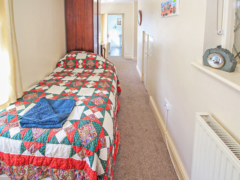 Single bedroom | Garden Flat, Porthmadog
