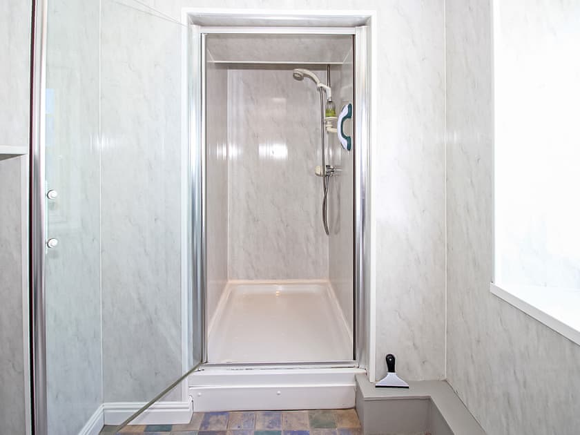 En-suite shower room for King-size bedroom  | Garden Flat, Porthmadog