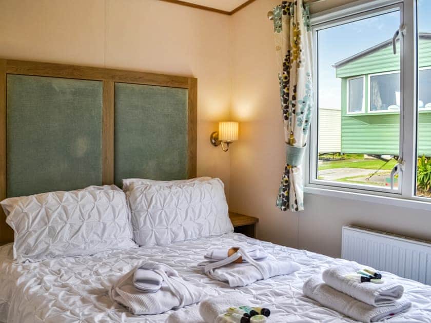 Double bedroom | Sea View 14 - Bonnie Escapes, Southerness
