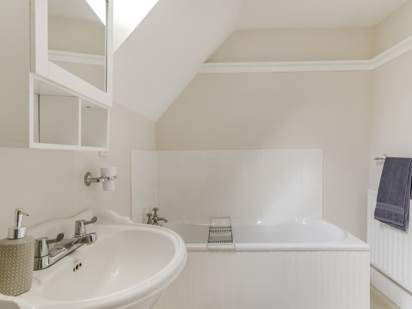 Bathroom | The Stirrup Cottage, Willoughton