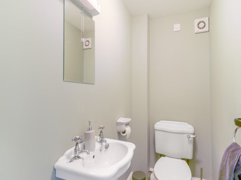 Bathroom | The Stirrup Cottage, Willoughton