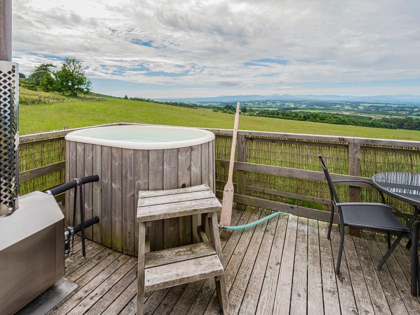 Hot tub | Yurt Heather - Alexander House, Auchterarder