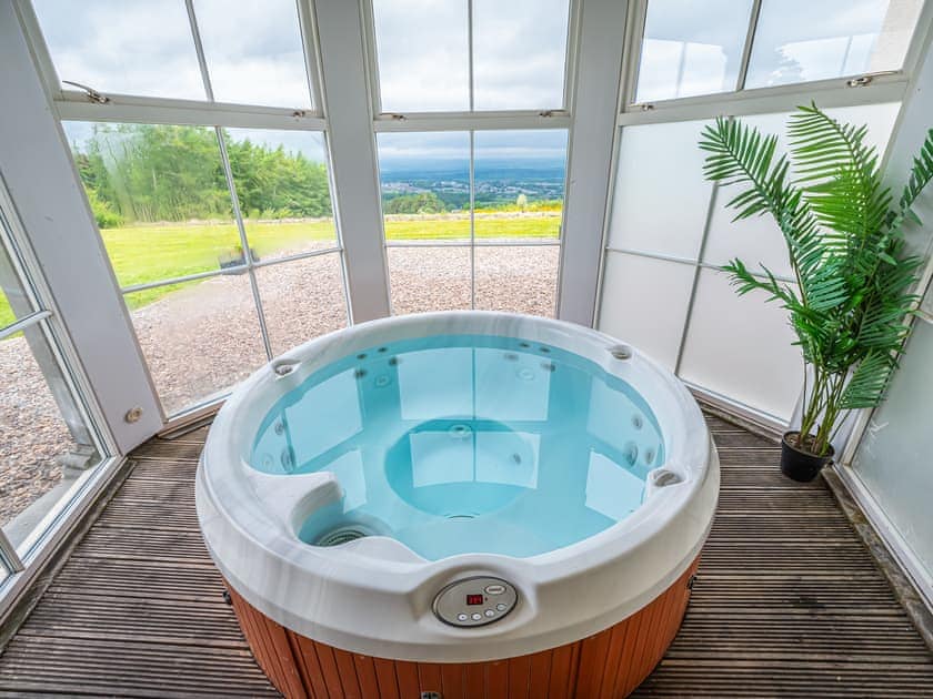 Hot tub | West Wing - Alexander House, Auchterarder