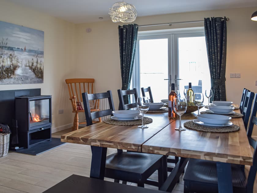 Living room/dining room | South Carvan View, Tavernspite