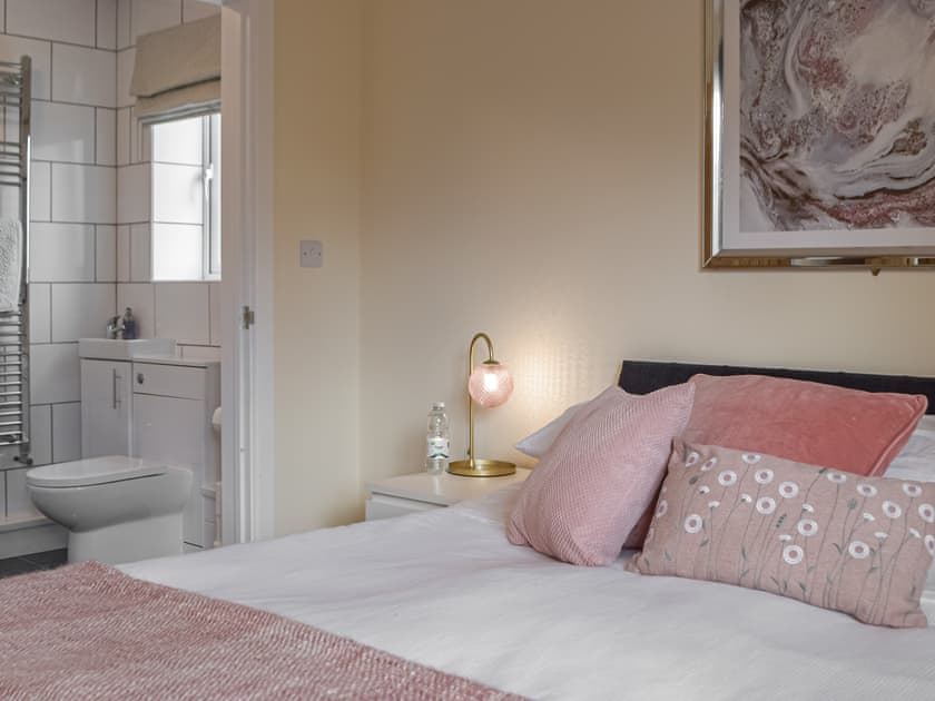 Double bedroom | South Carvan View, Tavernspite