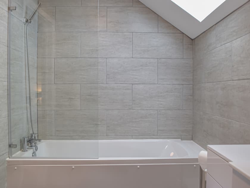 Bathroom | South Carvan View, Tavernspite
