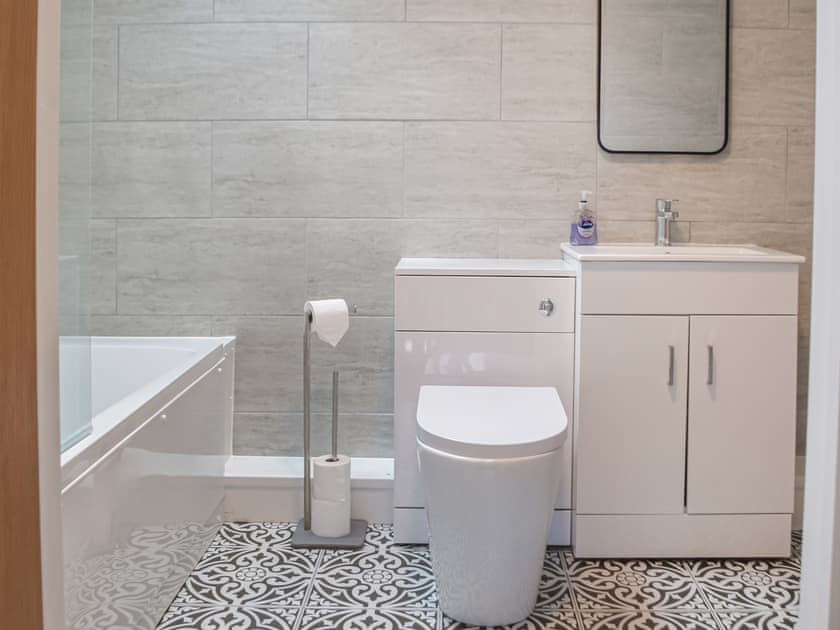 Bathroom | South Carvan View, Tavernspite