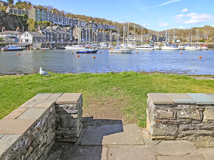 Shared access to the water | Port View Bach, Porthmadog